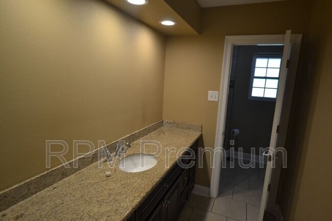 Building Photo - 3552 Platt Dr