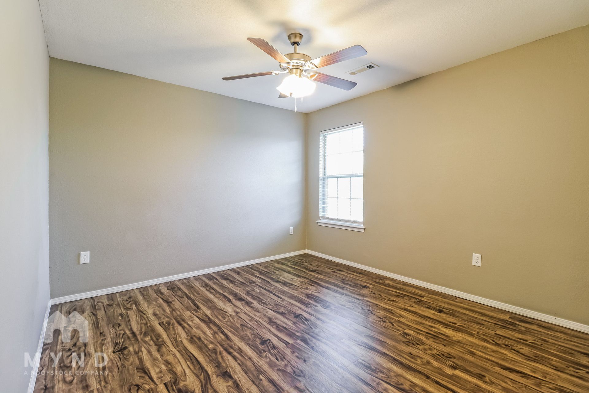 Building Photo - 2112 Cedar Cir