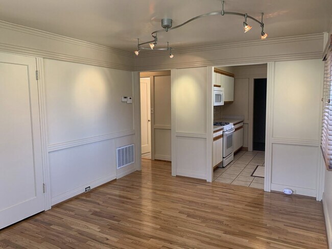 Building Photo - Evolve Real Estate: Available 6/6/2026! Quaint 3 Bedroom Ranch with Huge Yard in University Hills...