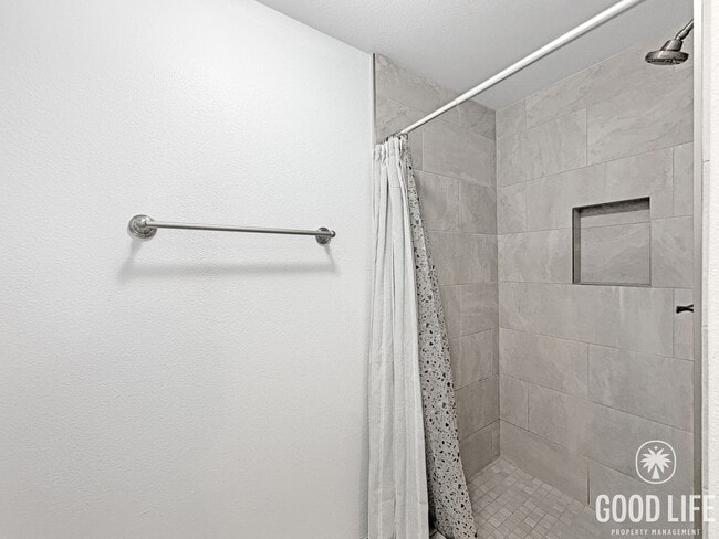Building Photo - Comfortable 2BD/2BA Condo in La Jolla with Dual Garages, In-Unit Laundry & Pool Access