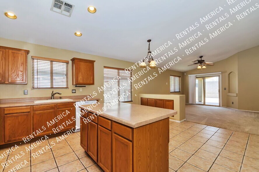 Building Photo - 10462 E Jerrell Cove St