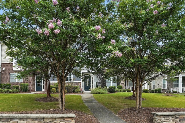 Building Photo - ABSOLUTELY GEORGOUS 2 STORY TOWNHOUSE IN CARY
