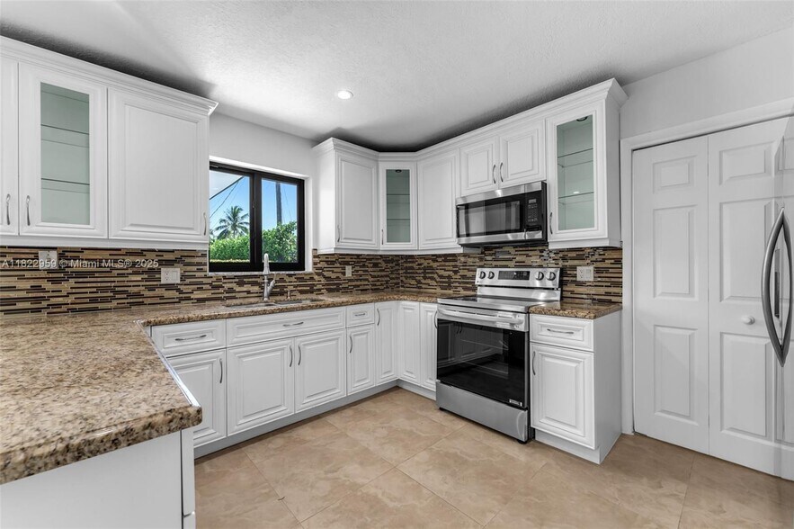 Building Photo - 9140 SW 45th Ter