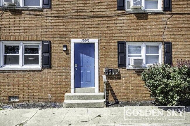 Primary Photo - 1223 S Franklin St