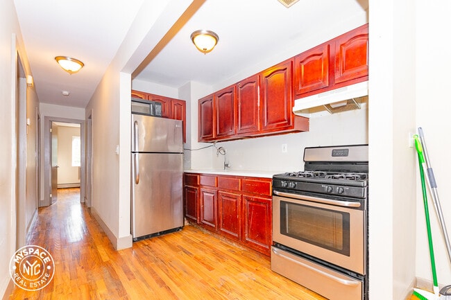 Building Photo - 966 Myrtle Ave