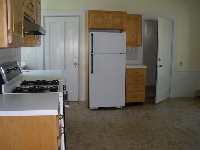 Building Photo - 518 Watertown St