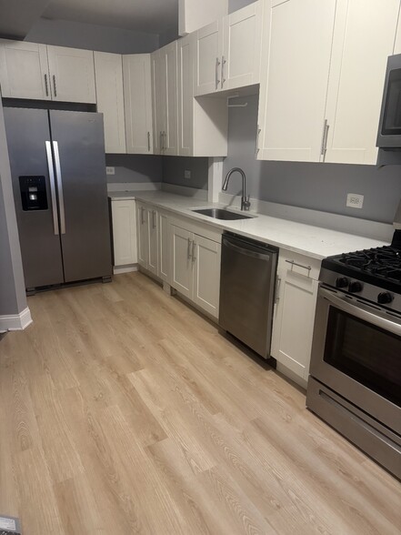 Building Photo - 5529 W Monroe St