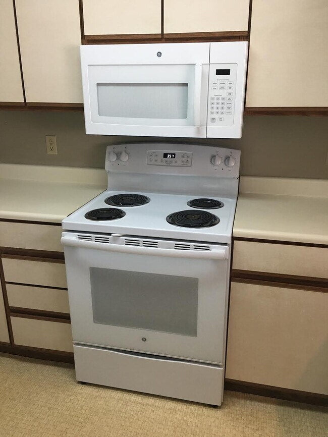 Building Photo - 107 Meadow Park Ln