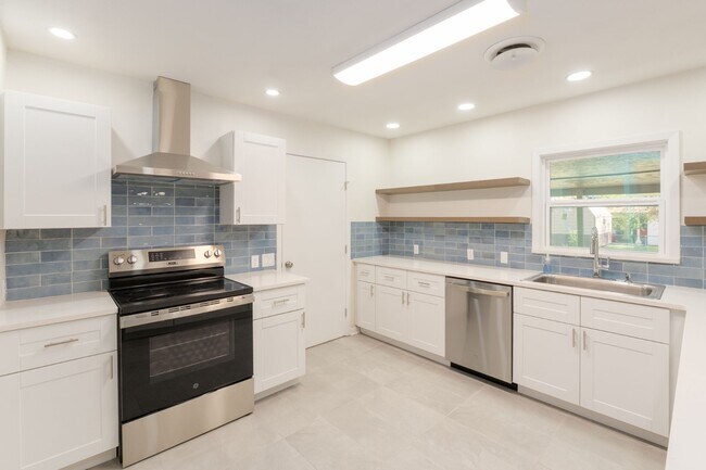 Building Photo - 1802 Janis Dr