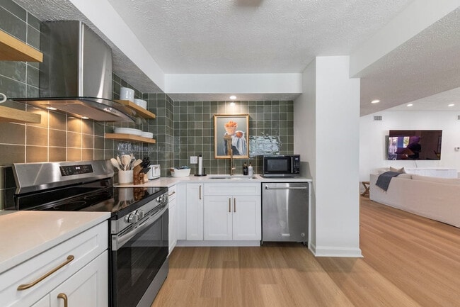 Building Photo - 169 Pompano St