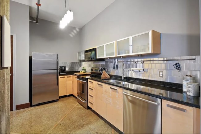 Building Photo - Historic Lowry Condo For Rent