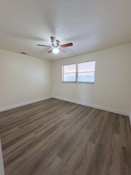 Building Photo - 1334 Lake Bonny Dr W