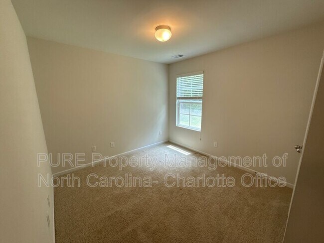 Building Photo - 613 Oak Forest Lane