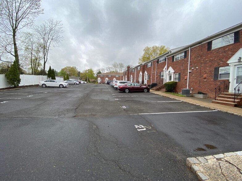 Building Photo - 601 Mountain Ave