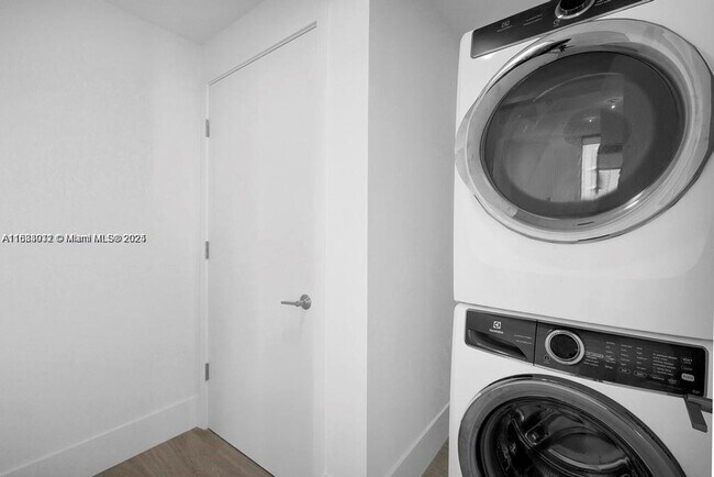 Building Photo - 788 NE 23rd St