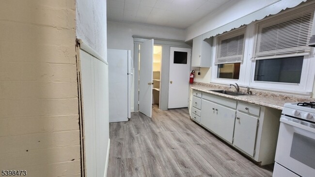 Building Photo - 37 Park Ave