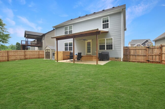 Building Photo - Pet Friendly Three Bedroom!