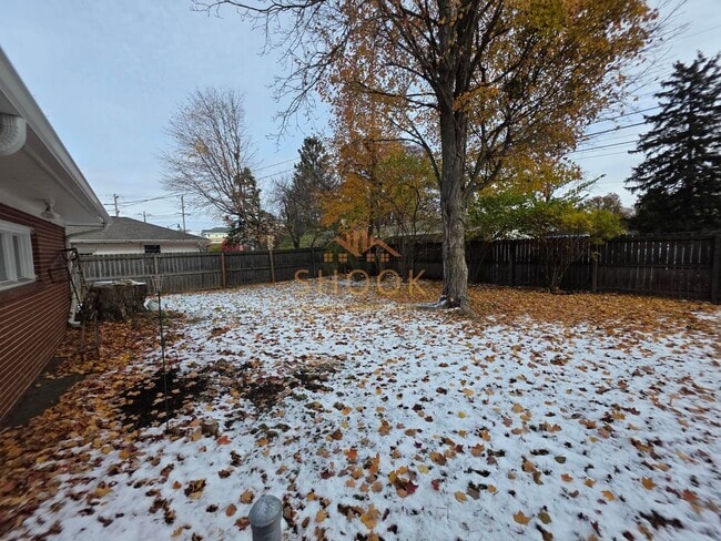 Building Photo - COZY 2 BR HOME NEAR CAMPUS WITH FINISHED B...