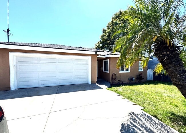 Building Photo - 728 5th Ave