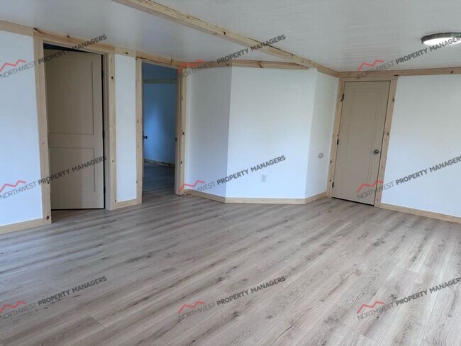 Building Photo - R58