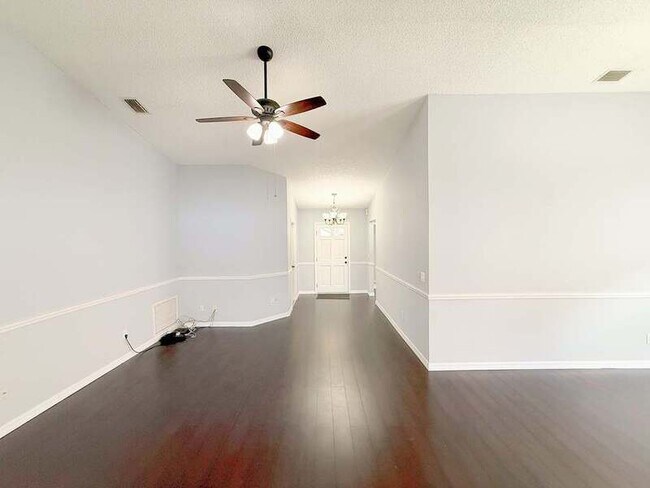 Building Photo - 1118 Hardwood Dr