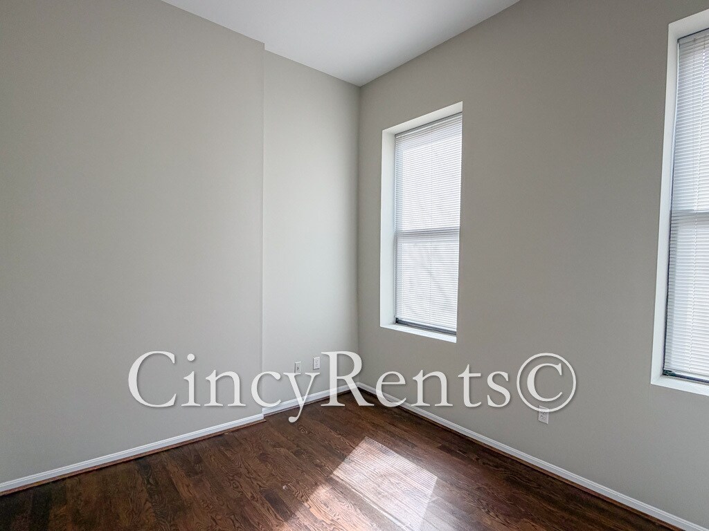 Building Photo - 422 Clark St