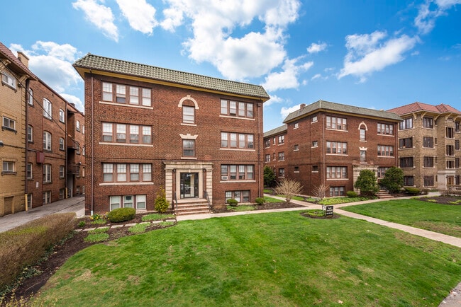 Building Photo - Overlook Manor