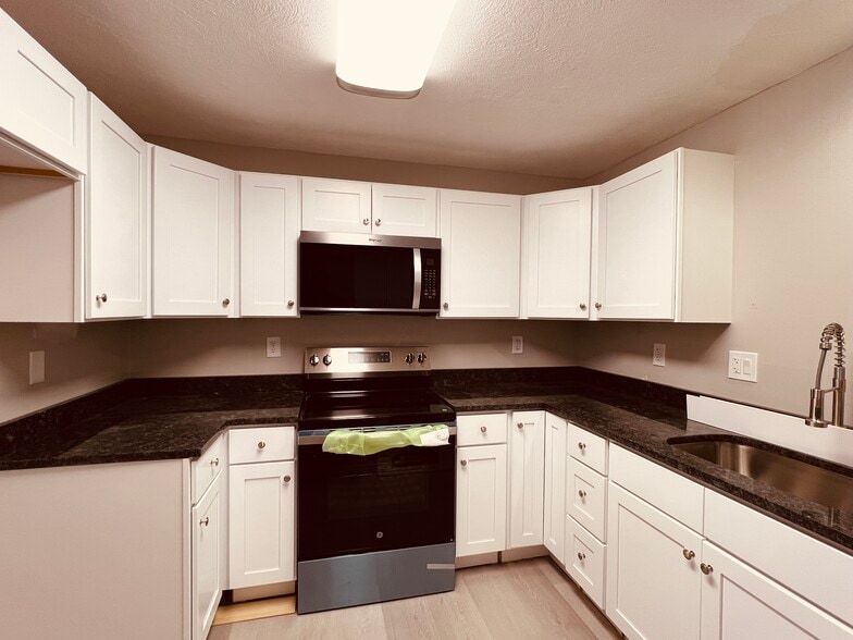 Kitchen - 144 Yorkshire St