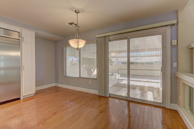 Building Photo - 5 bed / 3 bath / 3 car with Pool & Spa
