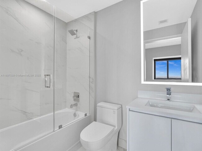 Building Photo - 700 NE 24th St