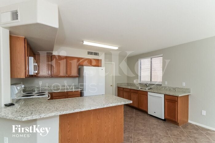 Building Photo - 9351 W Palmer Dr