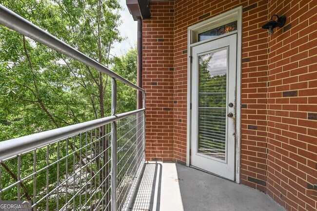 Building Photo - 250 Martha Dr