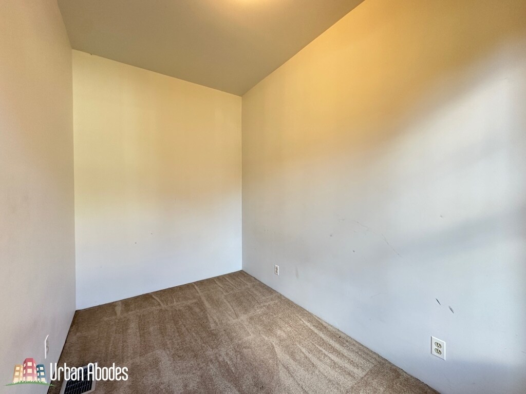 Building Photo - 1435 N Bosworth Ave