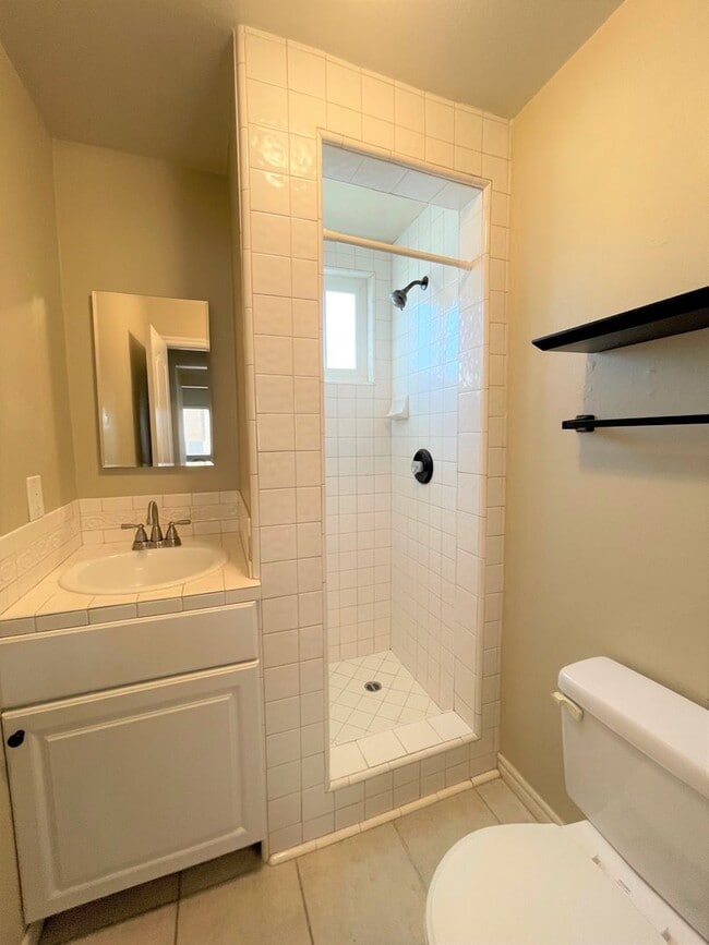 Building Photo - Pierpont Beach Duplex