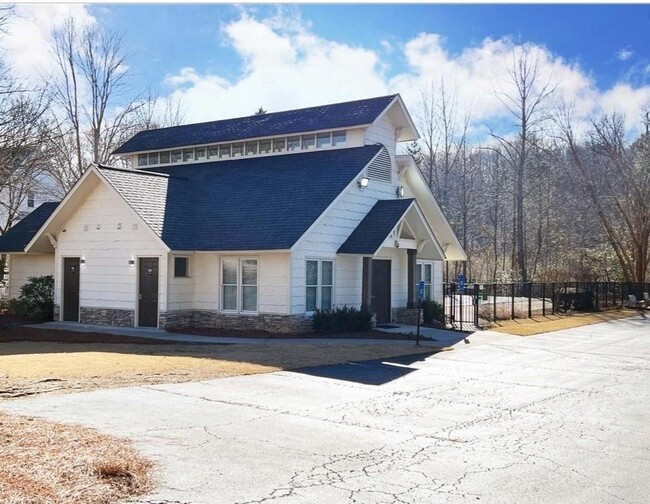 Building Photo - 1496 Brentwood Dr