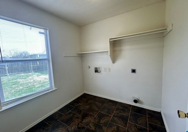 Building Photo - 3109 Pinehurst Ct