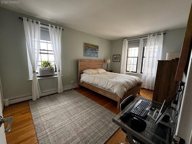 Building Photo - 310 Riverside Blvd