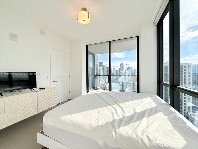 Building Photo - 1600 NE 1st Ave