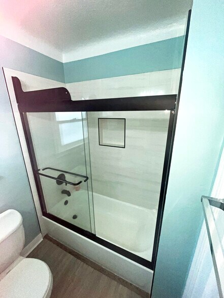 Building Photo - 666 Quincy Ave