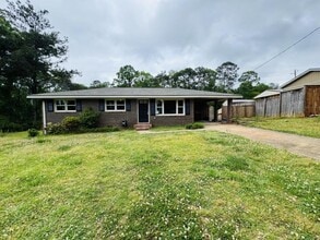 Building Photo - 119 Dobbins Cir