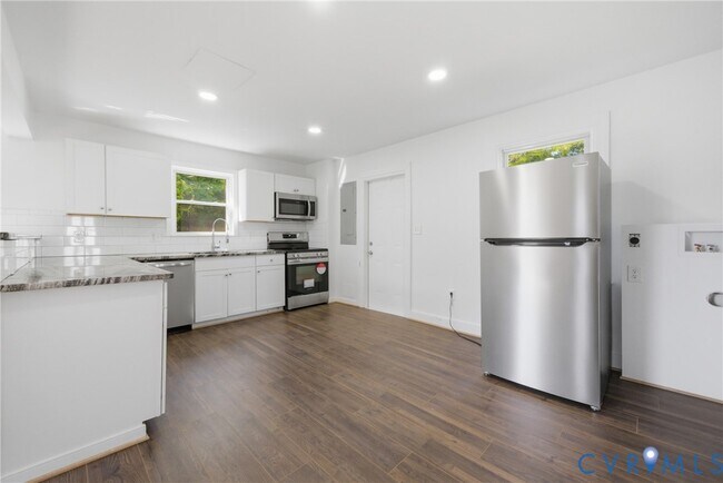 Building Photo - 302 Marlin Dr