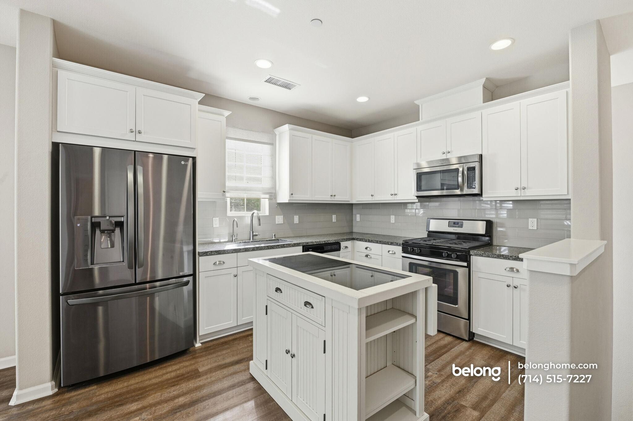 Building Photo - 1014 El Paseo