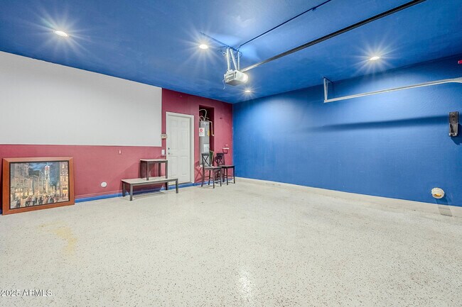 Building Photo - 2025 W Marconi Ave