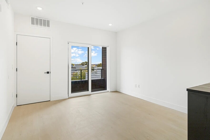 Building Photo - 2139 N 10th St