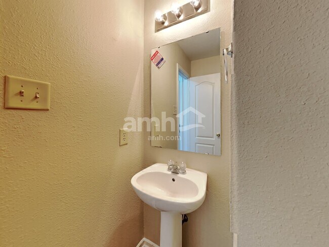 Building Photo - 8465 Wanda Lake Dr