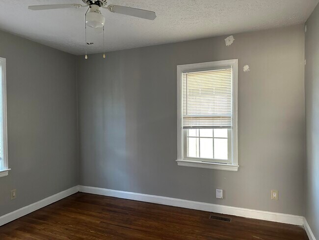 Building Photo - 635 Longview Dr