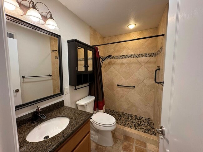 Building Photo - 7130 Shoreline Dr