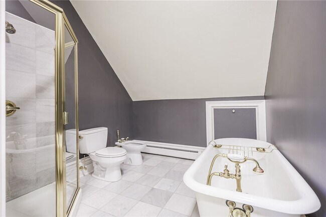 Building Photo - 901 East Ave