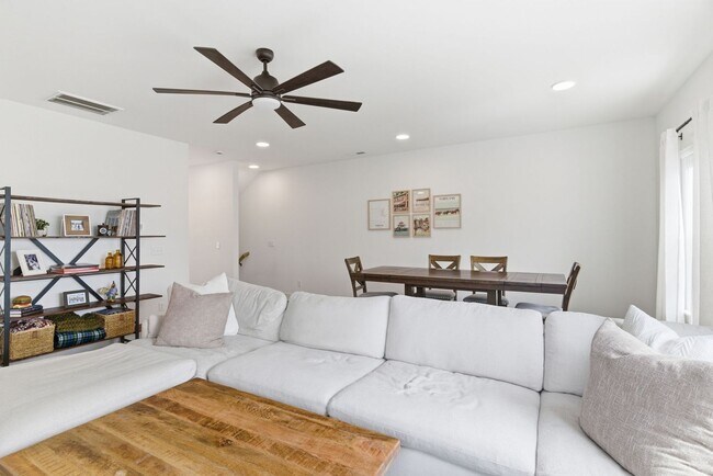 Building Photo - Modern Townhome in Madison