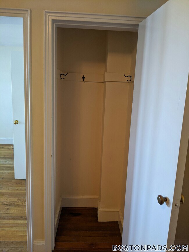 Building Photo - 550 Belmont St